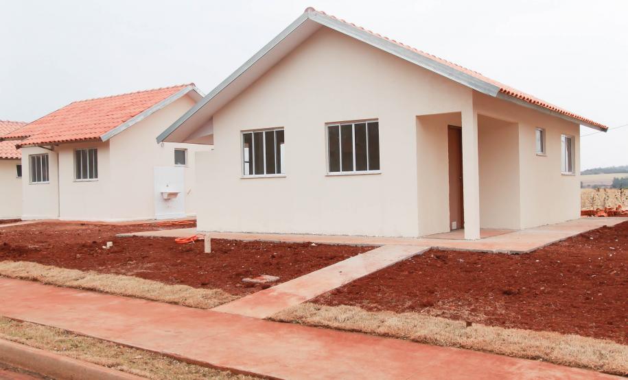 Na semana do Natal, Governo entrega mais 222 casas e novo condomínio do idoso