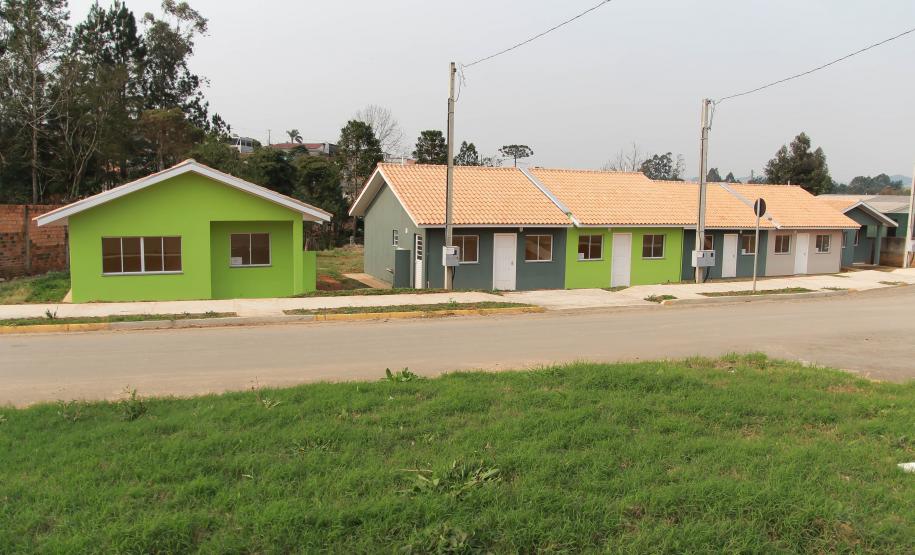 Na semana do Natal, Governo entrega mais 222 casas e novo condomínio do idoso