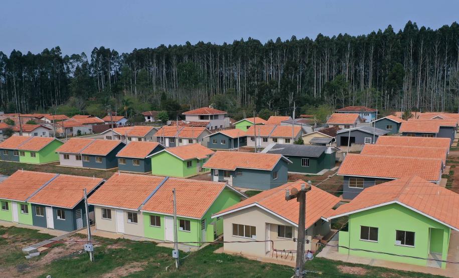 Na semana do Natal, Governo entrega mais 222 casas e novo condomínio do idoso