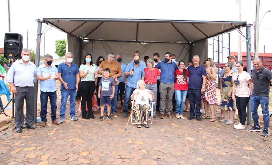 Governo entrega mais oito conjuntos e 222 famílias vão passar o Natal na casa própria