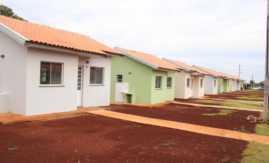 Governo entrega mais oito conjuntos e 222 famílias vão passar o Natal na casa própria