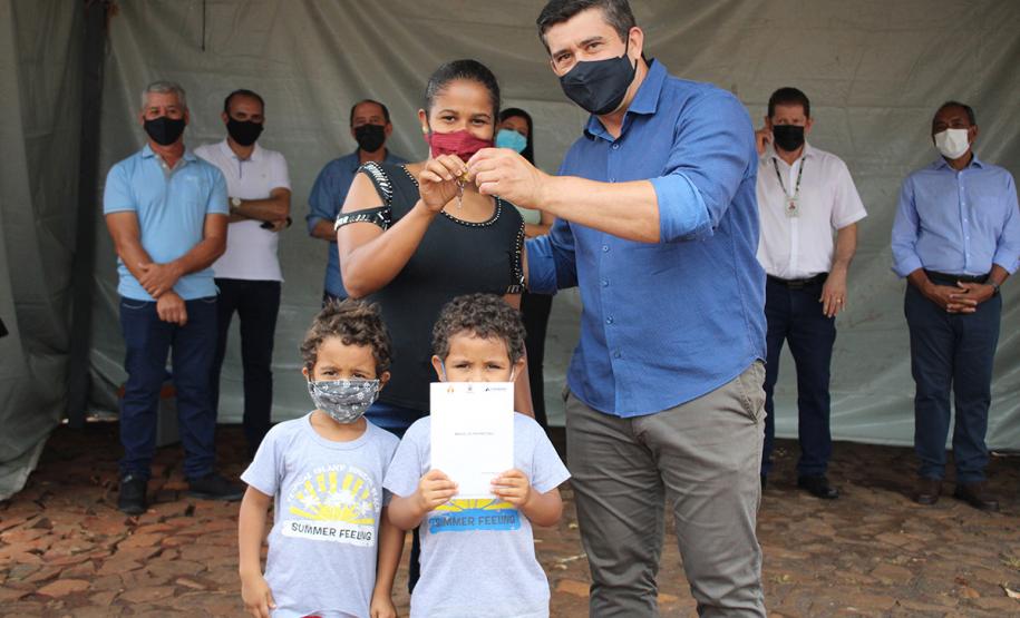 Governo entrega mais oito conjuntos e 222 famílias vão passar o Natal na casa própria