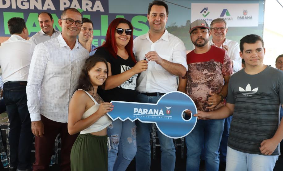 Famílias de Mariluz recebem chaves de suas novas moradias