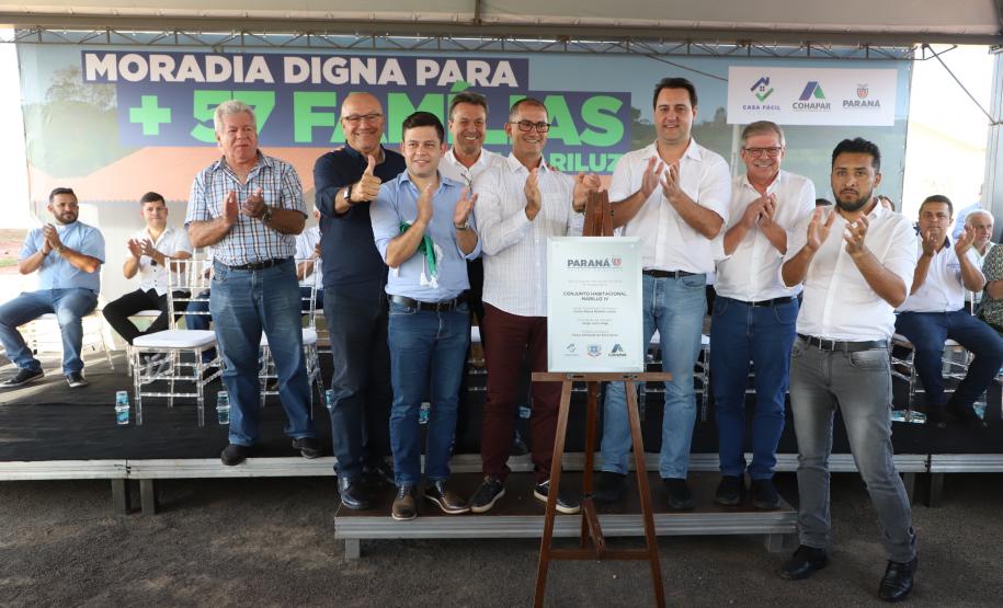 Famílias de Mariluz recebem chaves de suas novas moradias