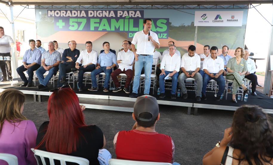 Famílias de Mariluz recebem chaves de suas novas moradias