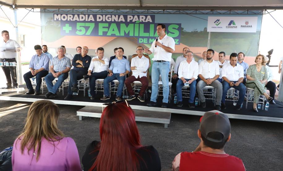 Famílias de Mariluz recebem chaves de suas novas moradias