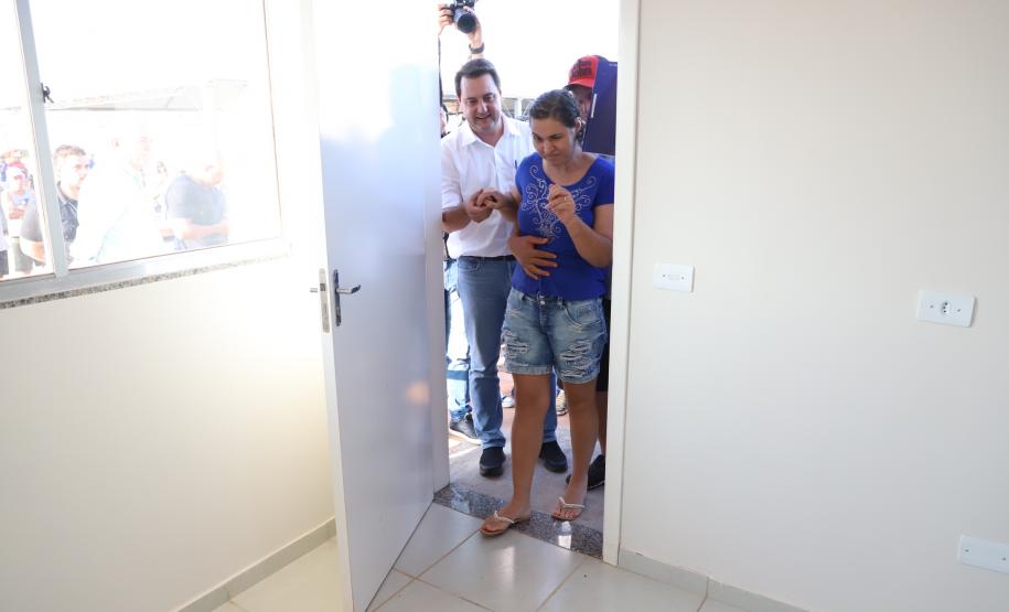 Famílias de Mariluz recebem chaves de suas novas moradias