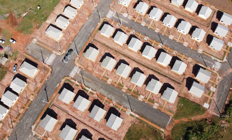 Famílias de Mariluz recebem chaves de suas novas moradias