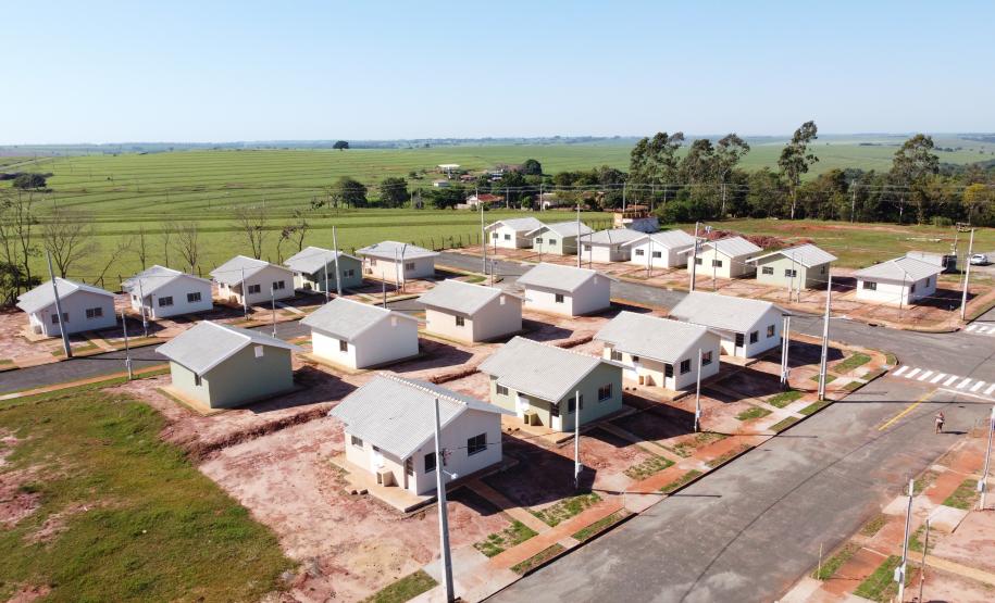 Famílias de Mariluz recebem chaves de suas novas moradias