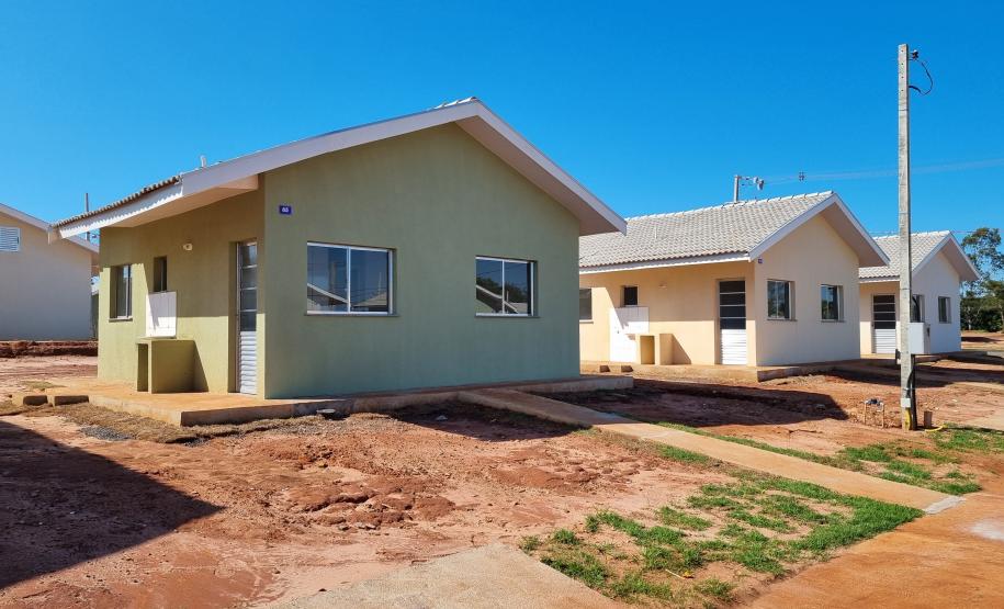 Famílias de Mariluz recebem chaves de suas novas moradias