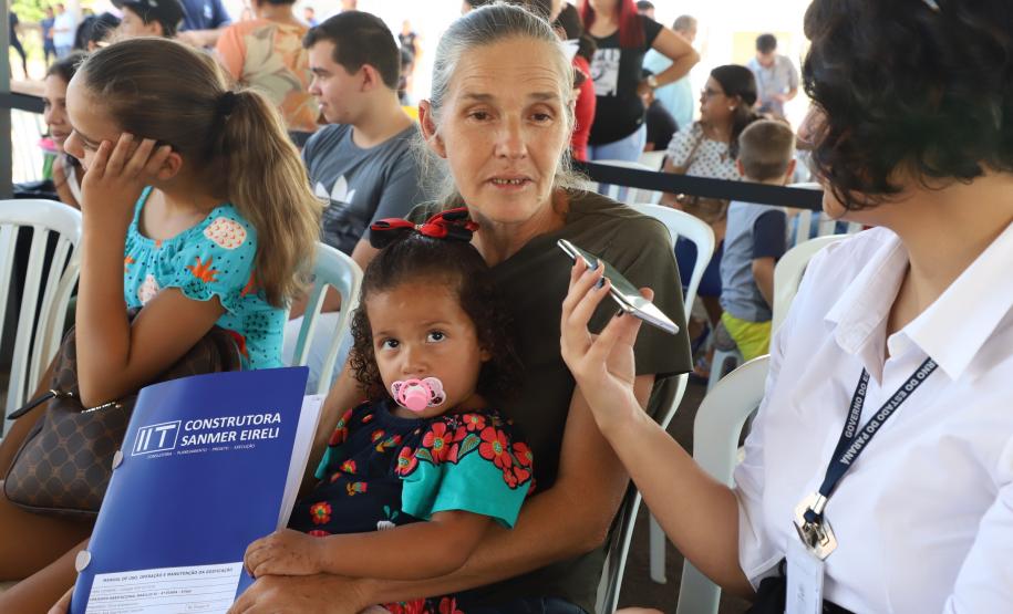 Famílias de Mariluz recebem chaves de suas novas moradias
