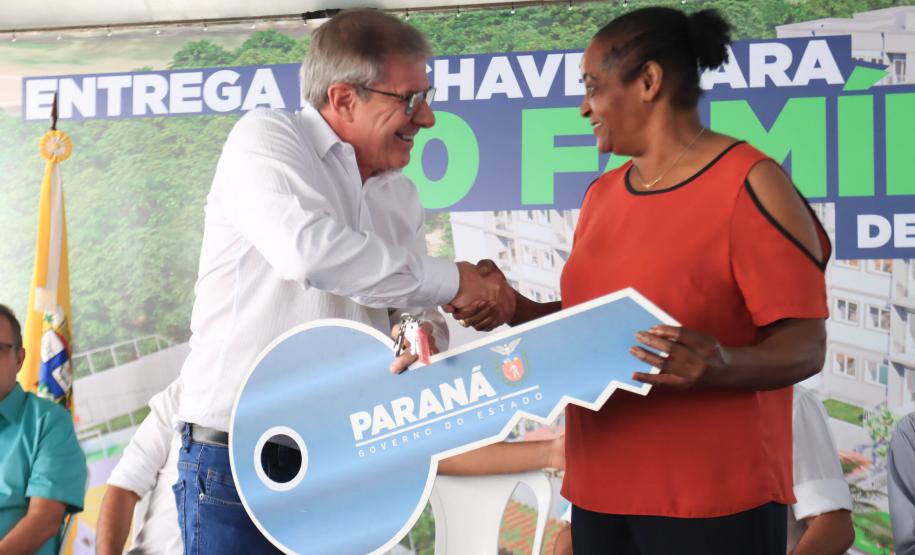 Governo ajuda 114 famílias de Paranavaí a comprar apartamentos em novo residencial