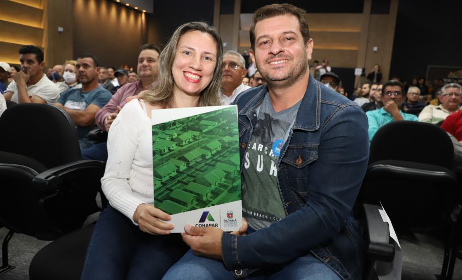 97 famílias de Cianorte recebem a matrícula de seus imóveis