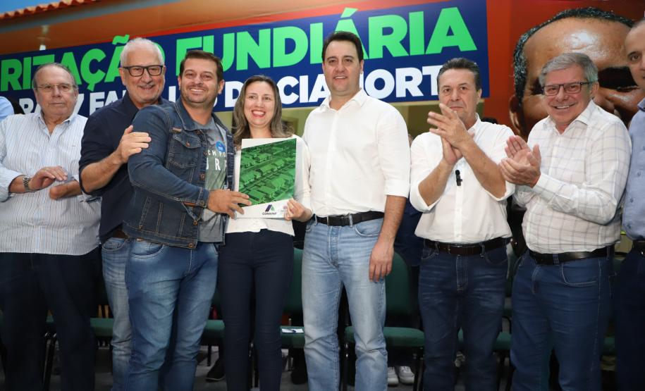 97 famílias de Cianorte recebem a matrícula de seus imóveis