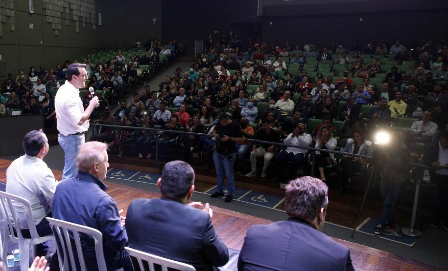 Após ação do Estado, 275 famílias de Umuarama recebem títulos de propriedade de suas casas