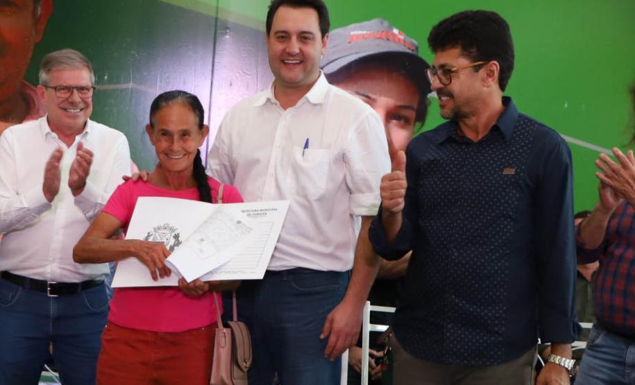 Com prioridade para moradia, governador confirma R$ 3,3 milhões para ações em Curiúva