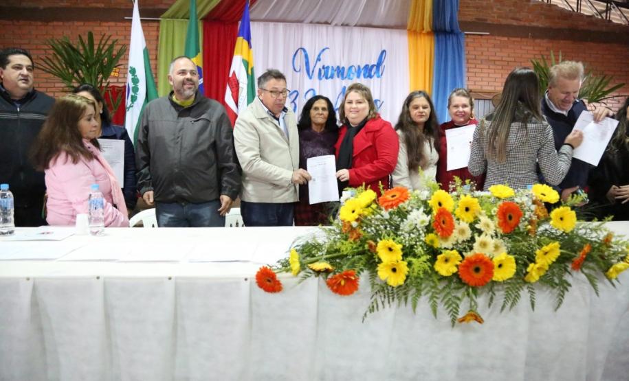 Famílias de Virmond têm casas regularizadas pelo Governo do Estado