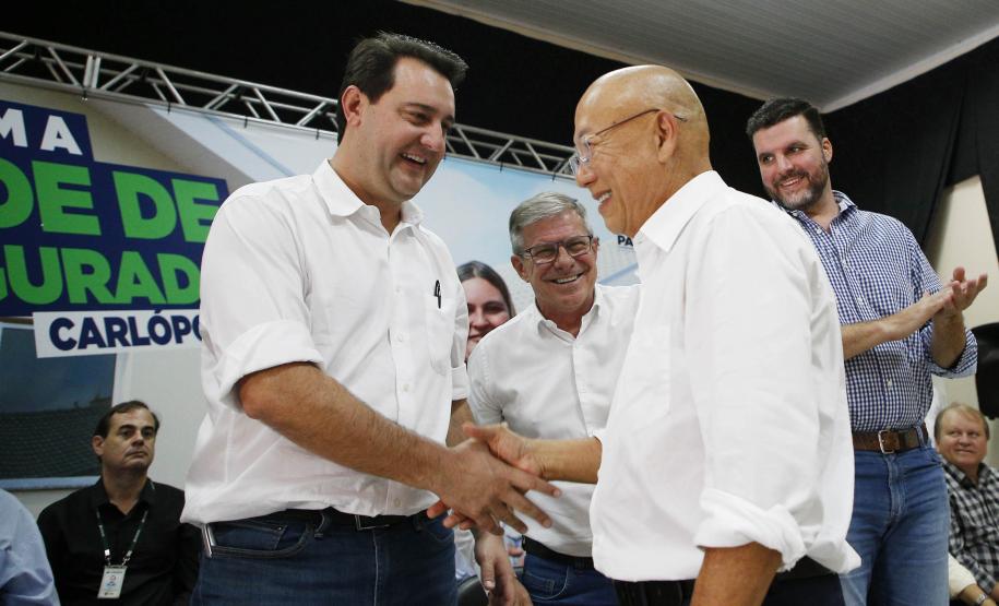 Governador entrega 108 títulos de imóveis em Carlópolis