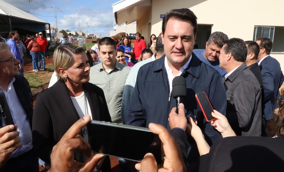 Governador entrega chaves da casa a 33 famílias de Juranda e projeta novas moradias na cidade