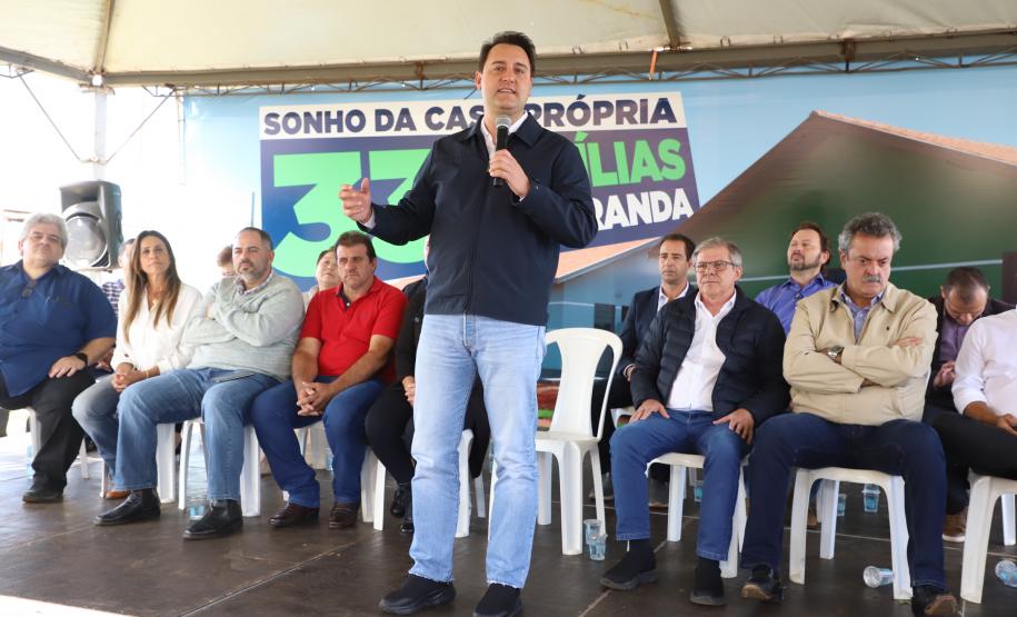 Governador entrega chaves da casa a 33 famílias de Juranda e projeta novas moradias na cidade