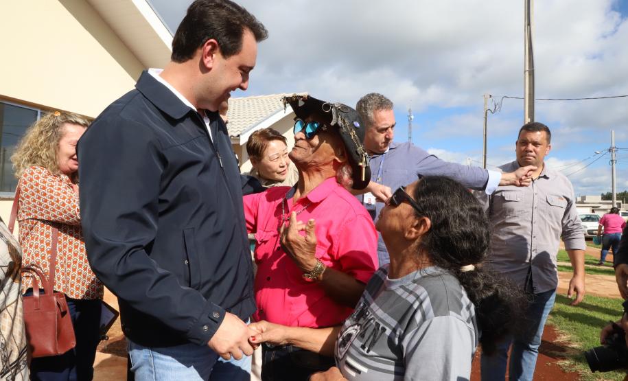 Governador entrega chaves da casa a 33 famílias de Juranda e projeta novas moradias na cidade