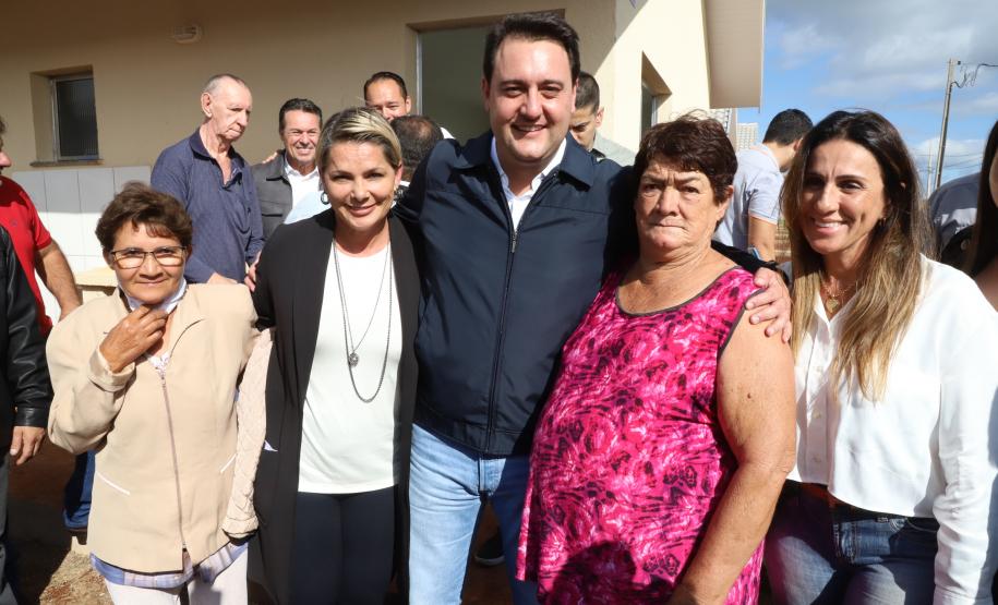 Governador entrega chaves da casa a 33 famílias de Juranda e projeta novas moradias na cidade