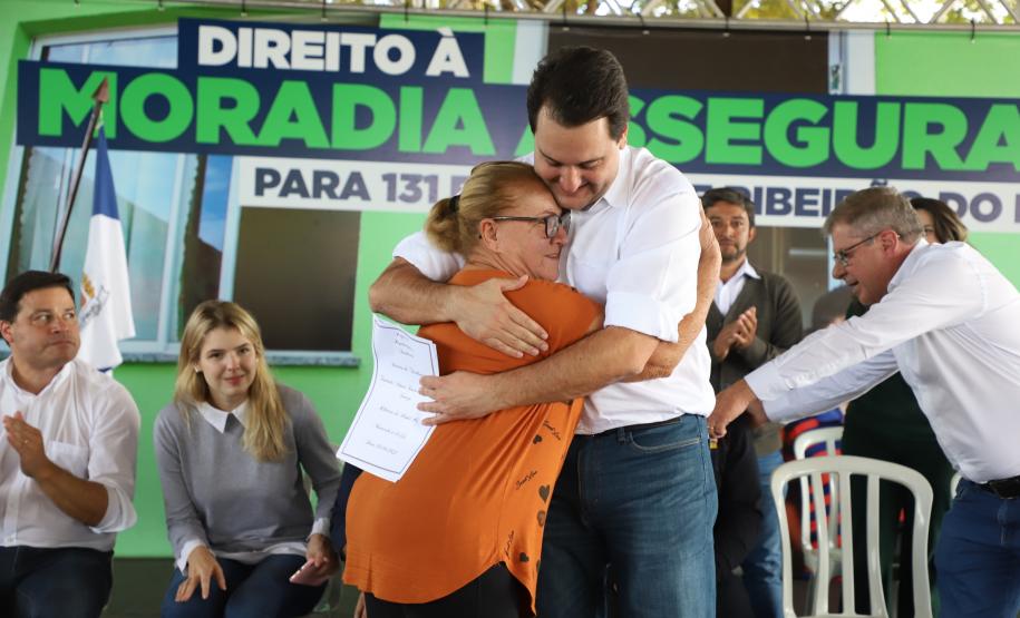 Governador entrega títulos de propriedade a 131 famílias de Ribeirão do Pinhal