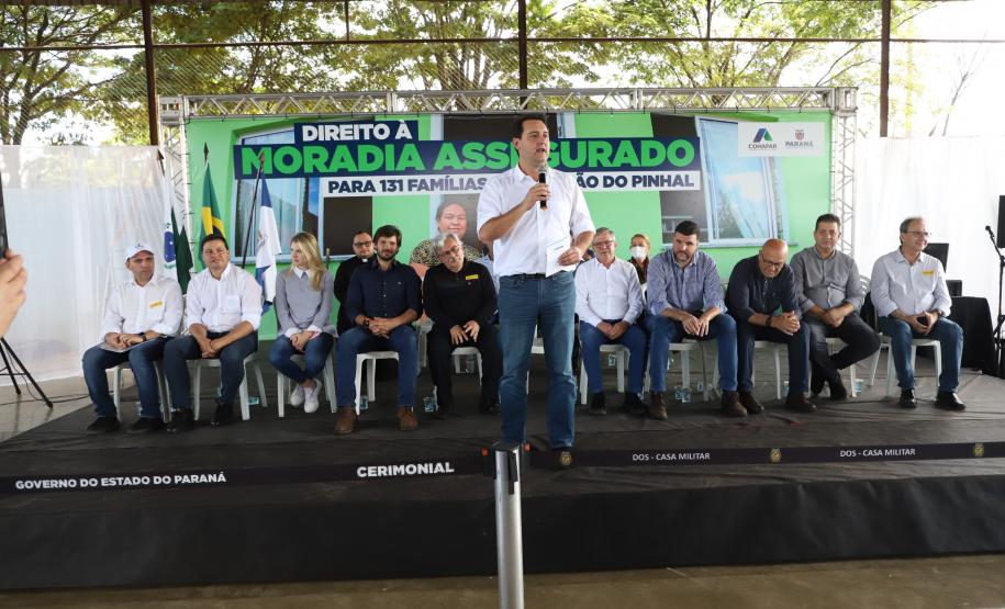 Governador entrega títulos de propriedade a 131 famílias de Ribeirão do Pinhal