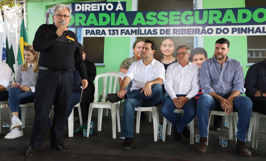 Governador entrega títulos de propriedade a 131 famílias de Ribeirão do Pinhal