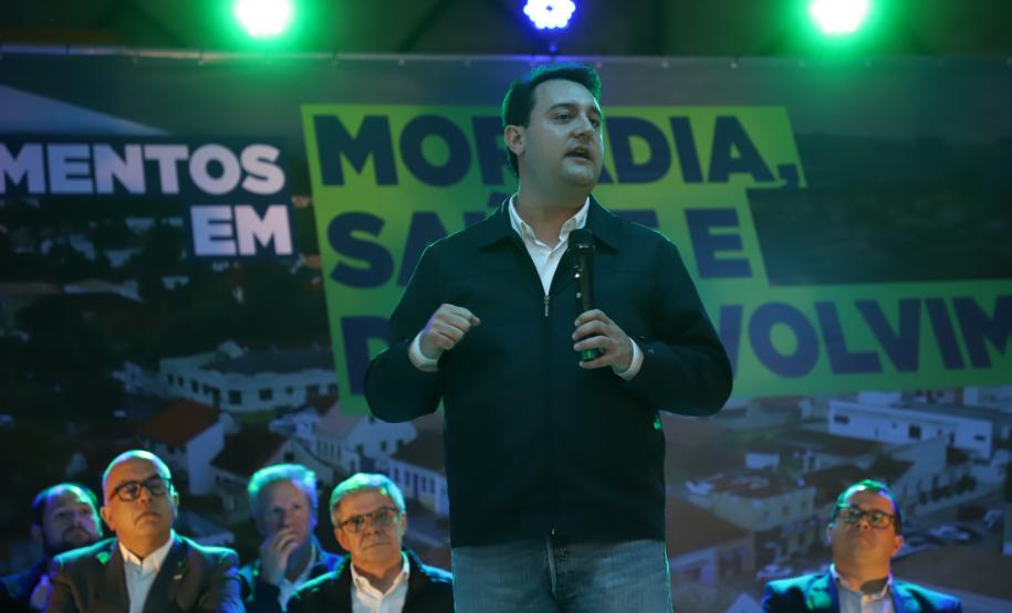 Governador entrega títulos de propriedade a 254 famílias