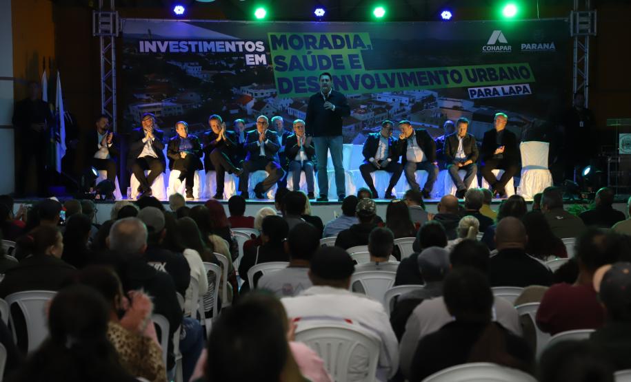 Governador entrega títulos de propriedade a 254 famílias