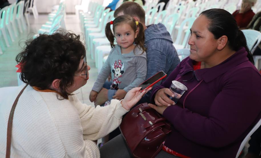 Governador entrega títulos de propriedade a 254 famílias