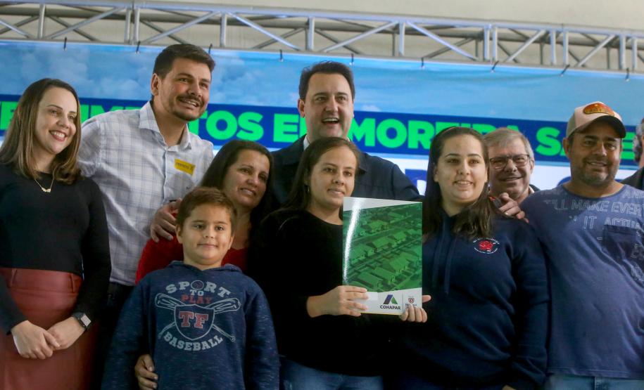 Governador entrega títulos de regularização fundiária a 52 famílias de Moreira Sales