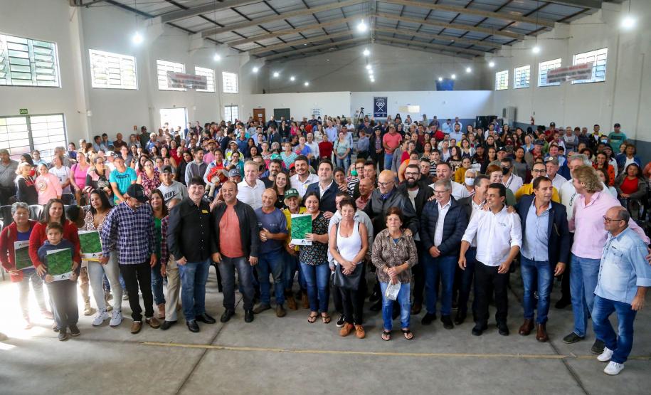 Governador entrega títulos de regularização fundiária a 52 famílias de Moreira Sales