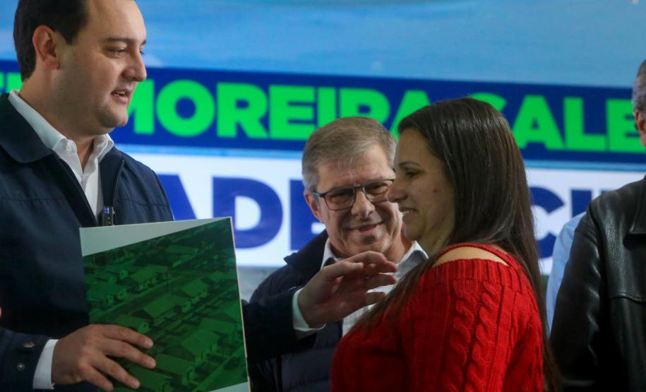 Governador entrega títulos de regularização fundiária a 52 famílias de Moreira Sales