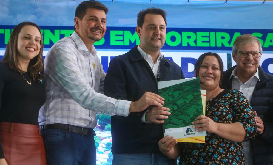 Governador entrega títulos de regularização fundiária a 52 famílias de Moreira Sales