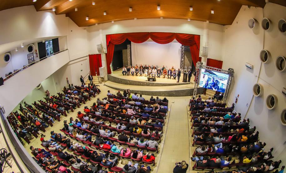 Títulos de propriedade entregues pelo Governo dão segurança a 296 famílias de Palmas