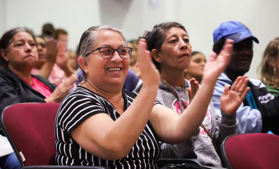 Títulos de propriedade entregues pelo Governo dão segurança a 296 famílias de Palmas
