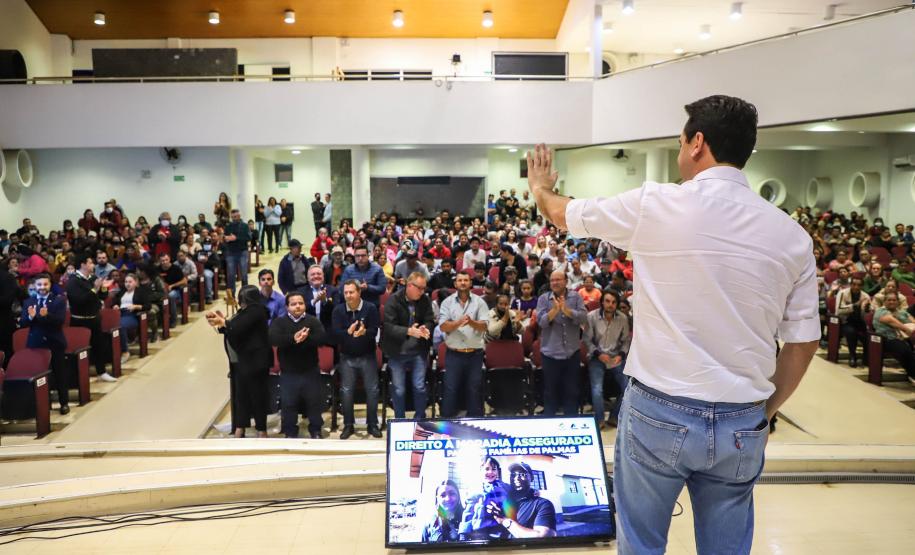 Títulos de propriedade entregues pelo Governo dão segurança a 296 famílias de Palmas