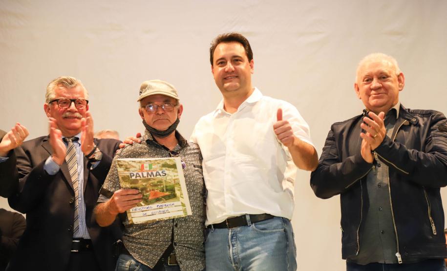 Títulos de propriedade entregues pelo Governo dão segurança a 296 famílias de Palmas