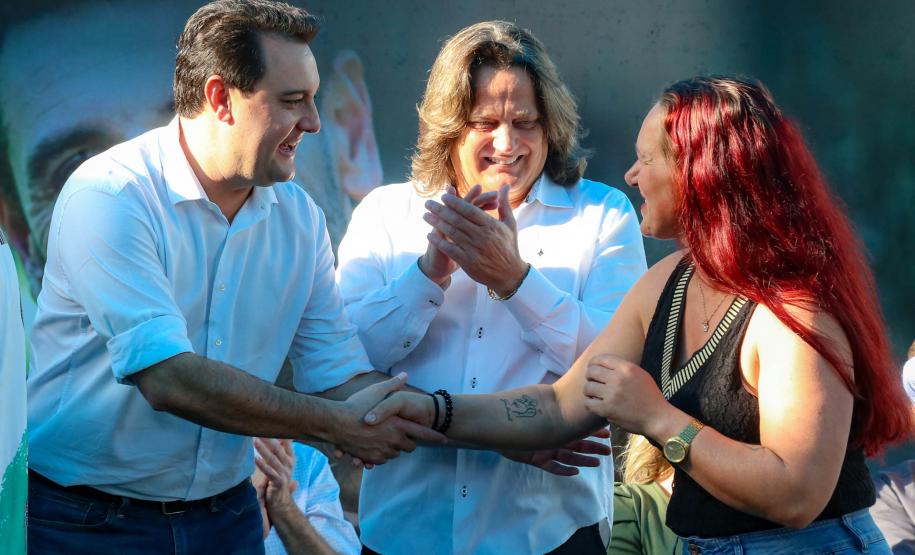 Governador entrega títulos de propriedade e libera R$ 7 milhões para Santa Tereza do Oeste