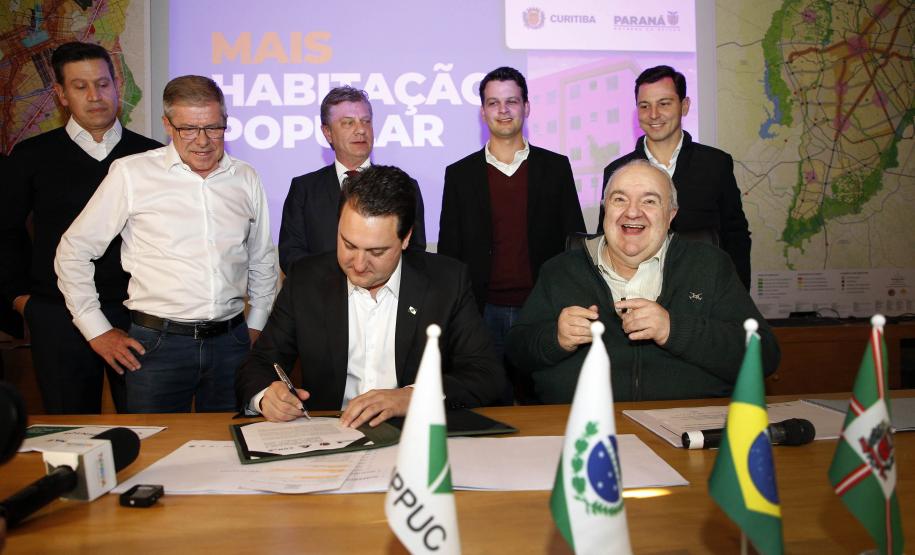 Estado e Prefeitura de Curitiba firmam novas parcerias para habitação e transporte público