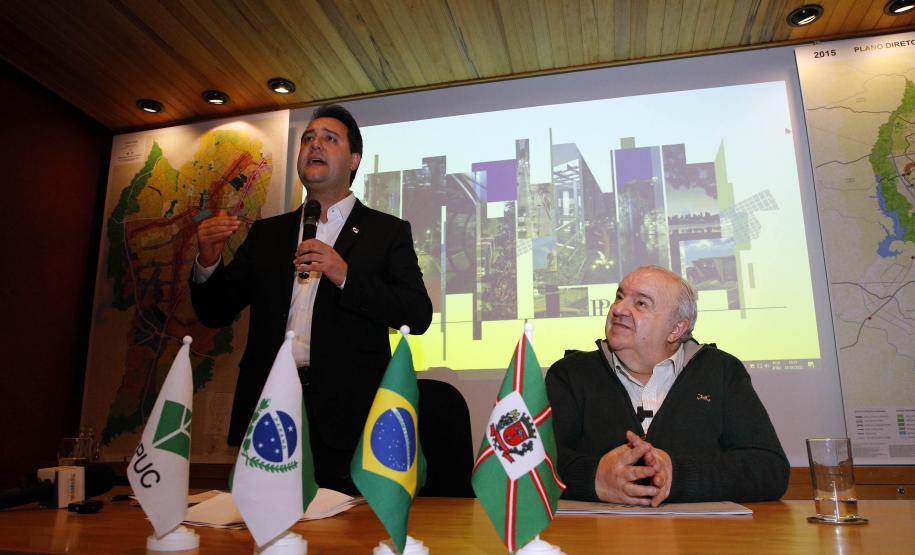 Estado e Prefeitura de Curitiba firmam novas parcerias para habitação e transporte público