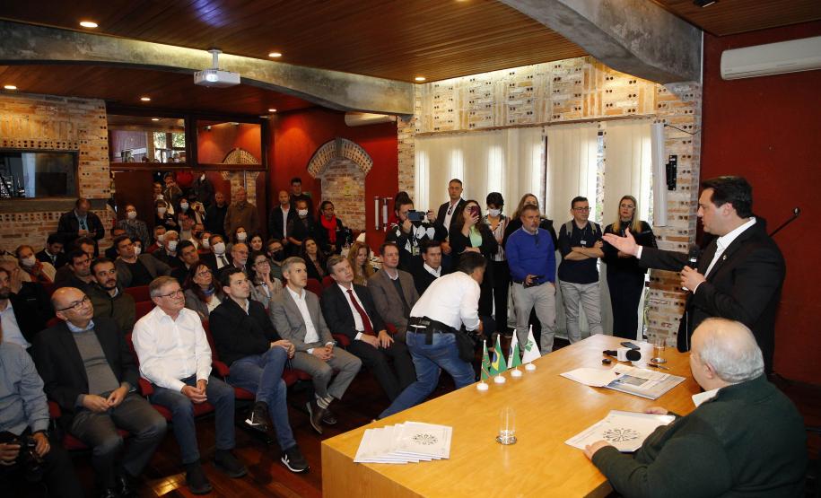 Estado e Prefeitura de Curitiba firmam novas parcerias para habitação e transporte público