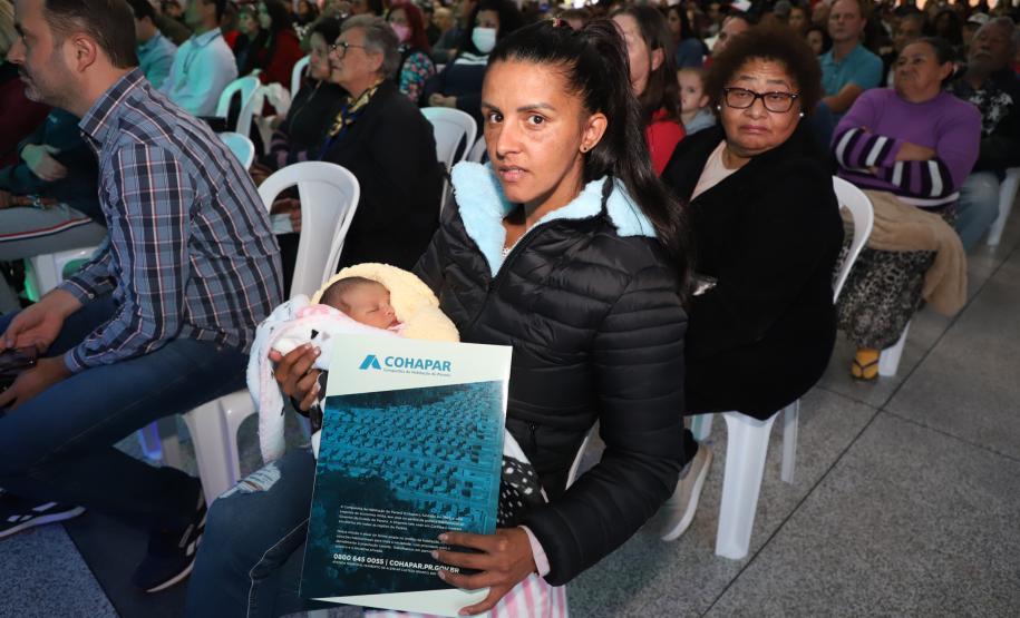 Programa de regularização de casas garante reconhecimento a 16 mil famílias paranaenses