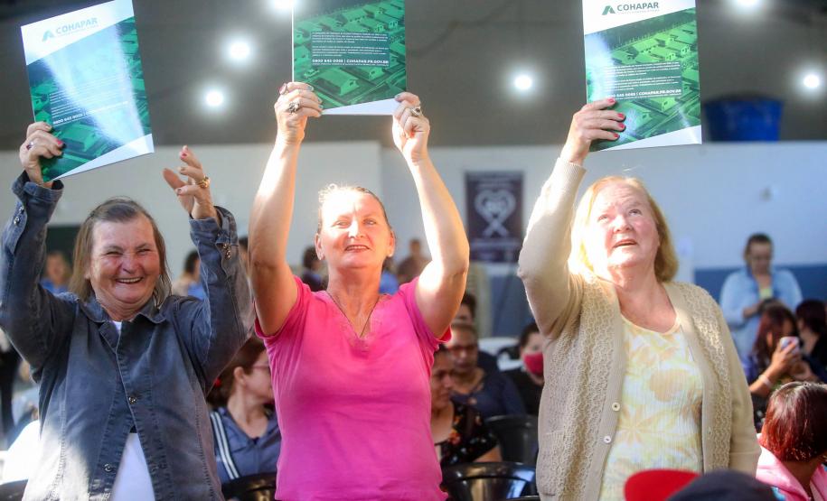 Programa de regularização de casas garante reconhecimento a 16 mil famílias paranaenses