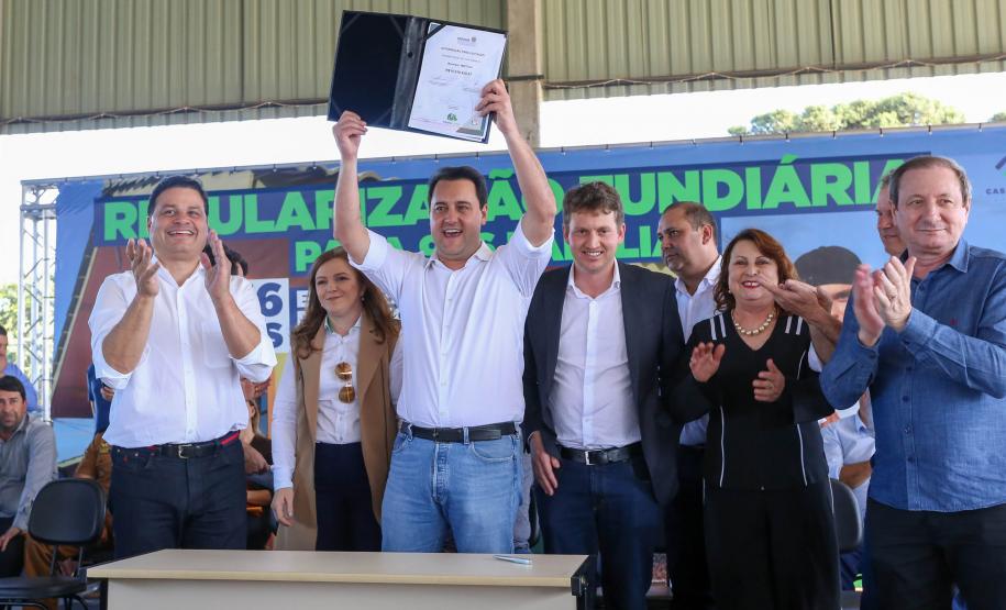 Governador regulariza moradia de 936 famílias em Imbituva e libera R$ 15 milhões para a cidade