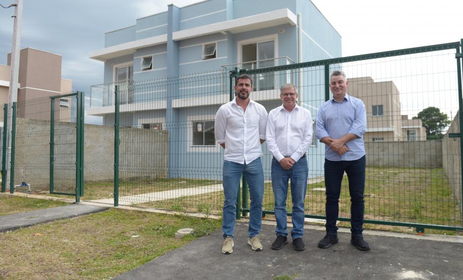 Trinta e seis famílias de Piraquara recebem chaves da casa própria