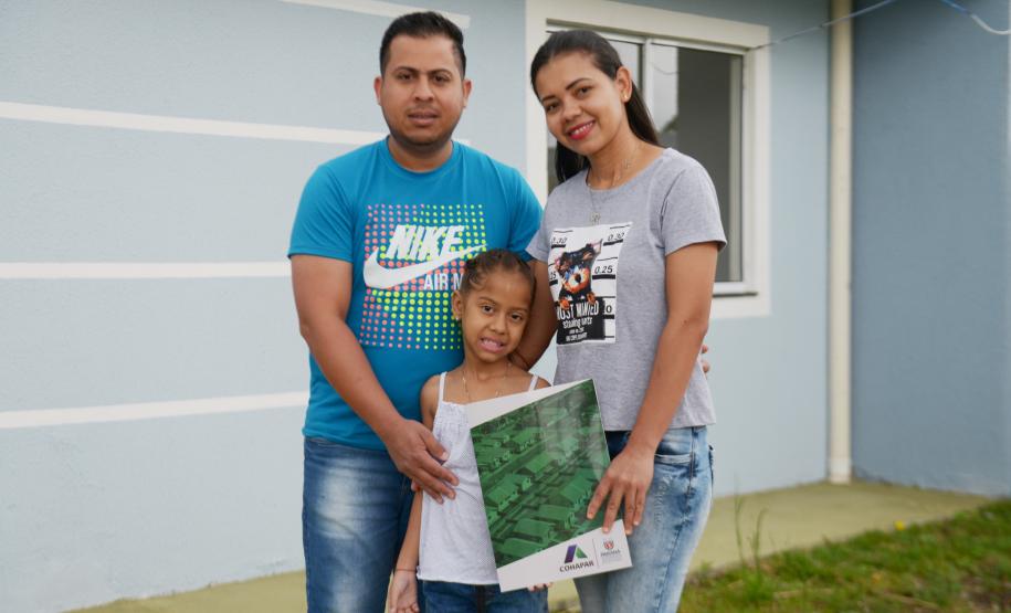 Trinta e seis famílias de Piraquara recebem chaves da casa própria