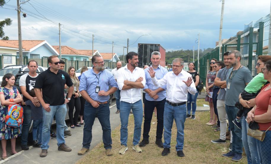 Trinta e seis famílias de Piraquara recebem chaves da casa própria